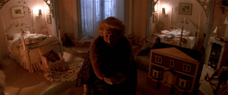 In the final cut, Wendy is the last to leave the bedroom, praying that the nightlights will protect the children.