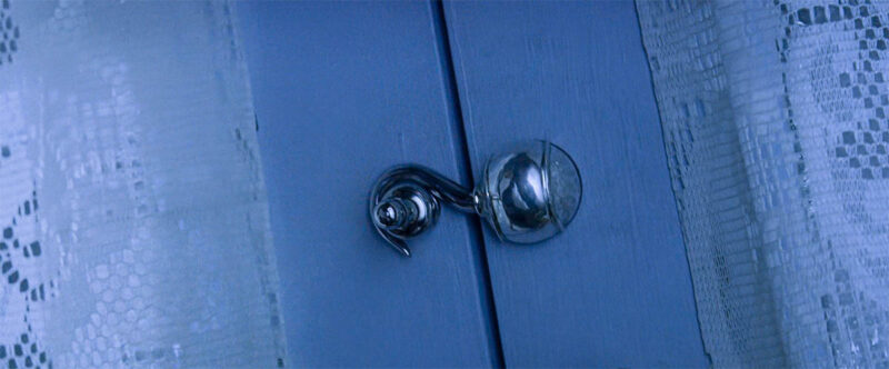 Once again, Peter&rsquo;s traits reveal his refusal of the light and the memory symbolized by the hook. Peter's reflection is trapped in the hook.