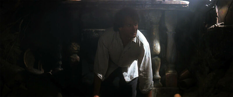 And this is also the posture Peter will have to adopt to enter into the ruins of his house in Neverland.